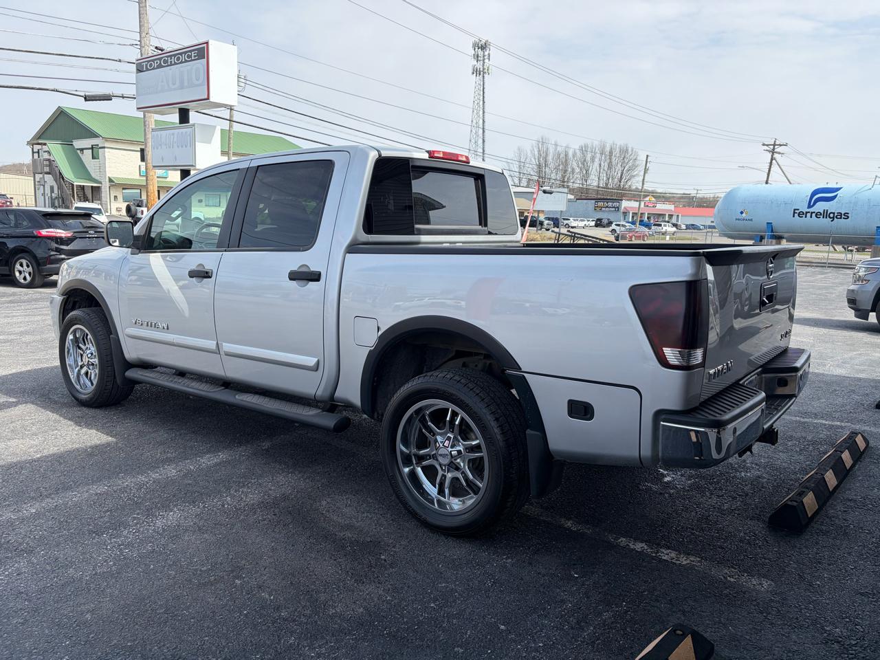 Nissan Titan SV Crew Cab 4WD 2015
