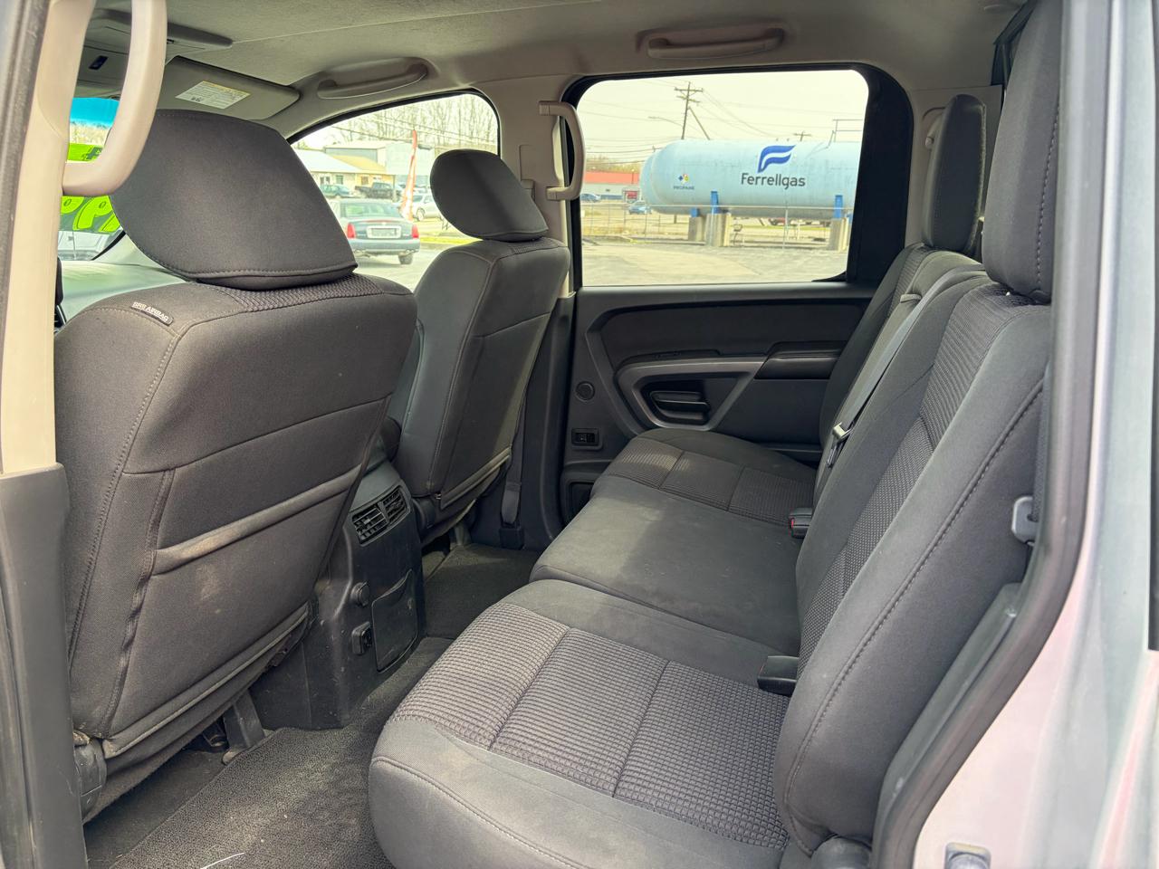 Nissan Titan SV Crew Cab 4WD 2015