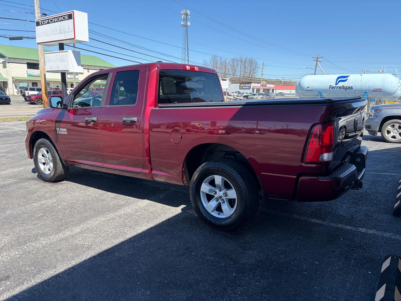 RAM 1500 Tradesman Quad Cab 4WD 2017
