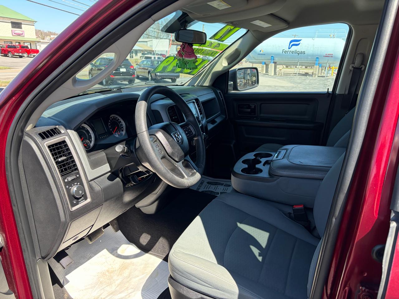 RAM 1500 Tradesman Quad Cab 4WD 2017