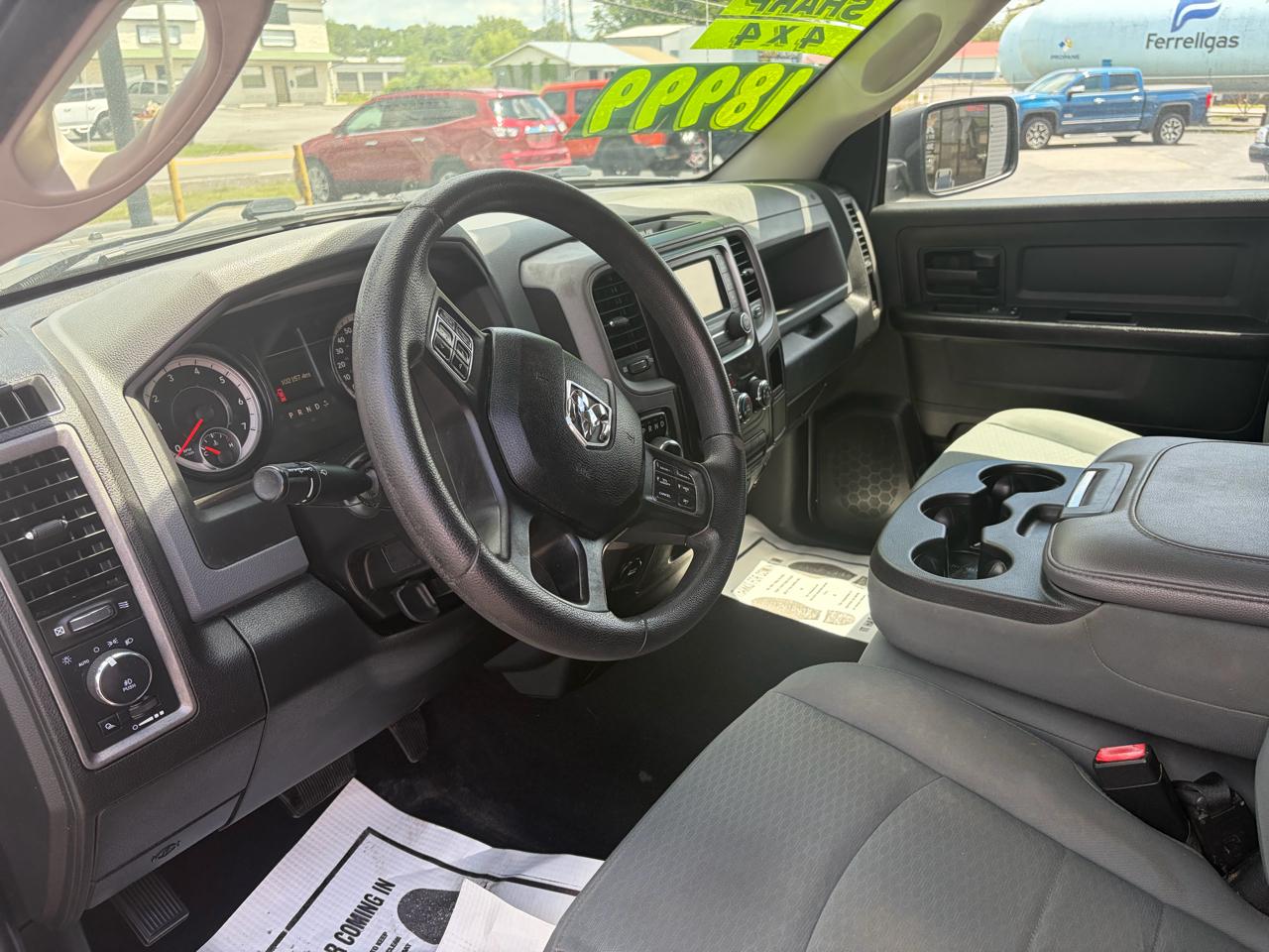 RAM 1500 Tradesman Quad Cab 4WD 2017