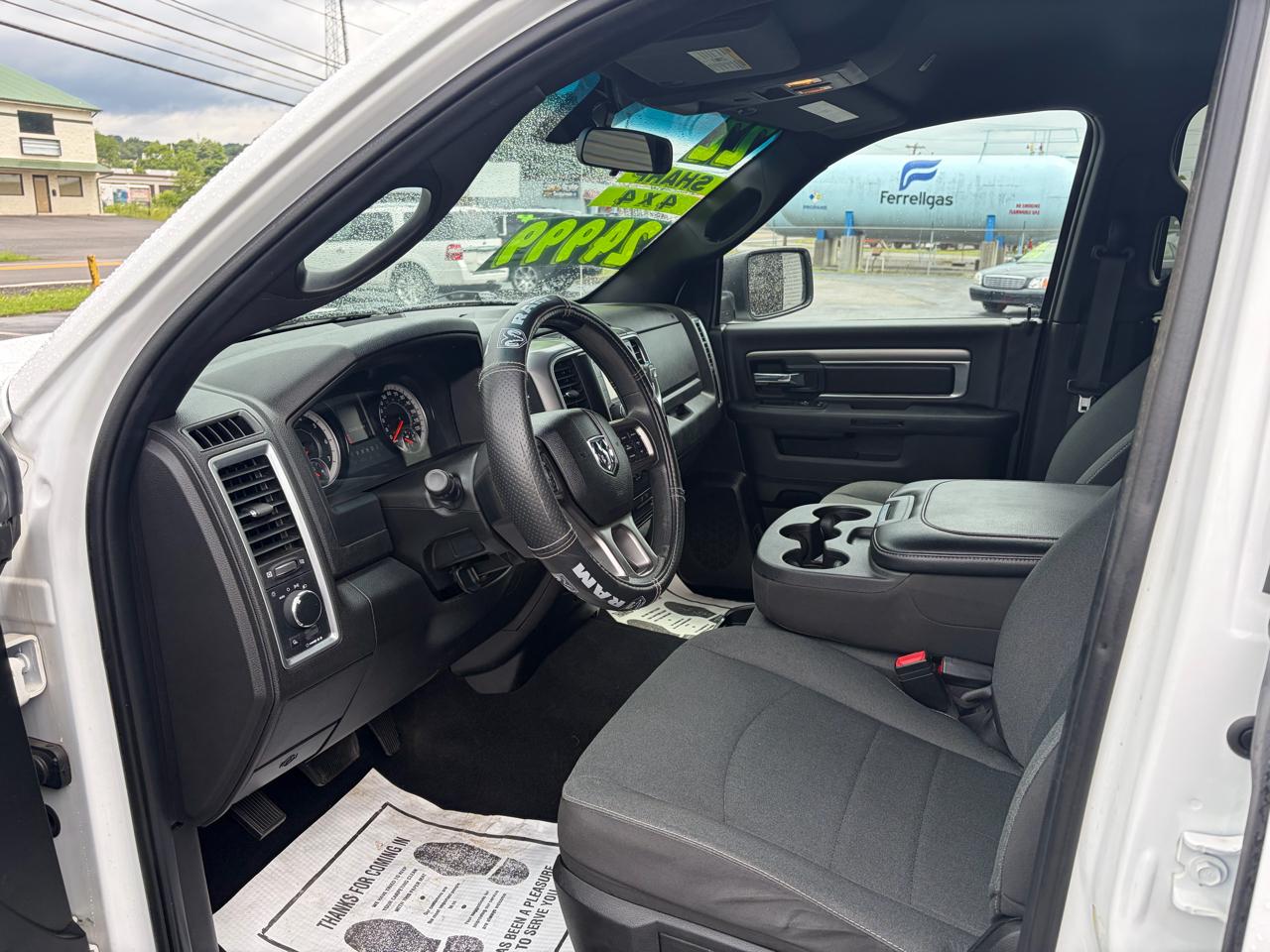 RAM 1500 Classic Tradesman Crew Cab SWB 4WD 2022