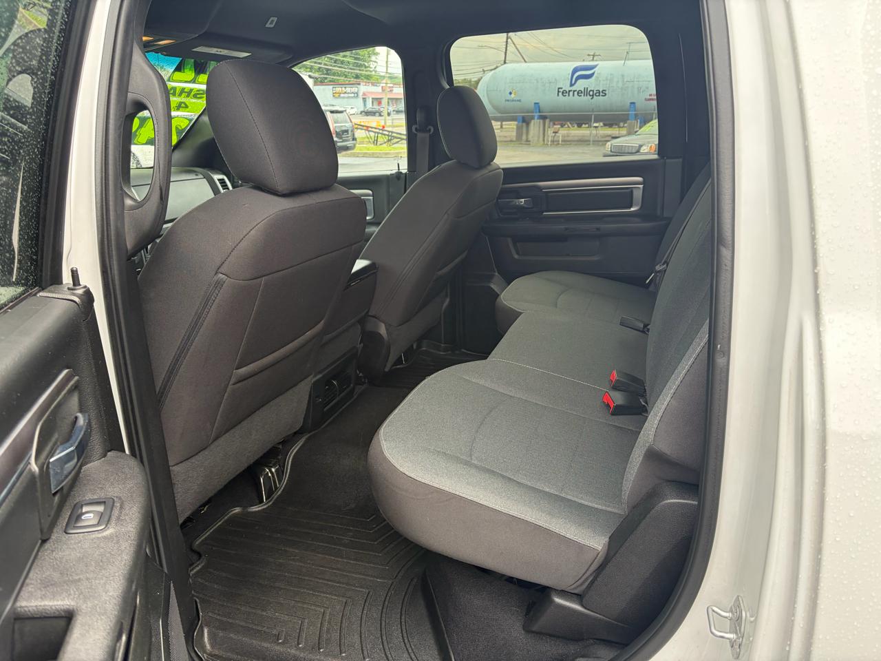 RAM 1500 Classic Tradesman Crew Cab SWB 4WD 2022