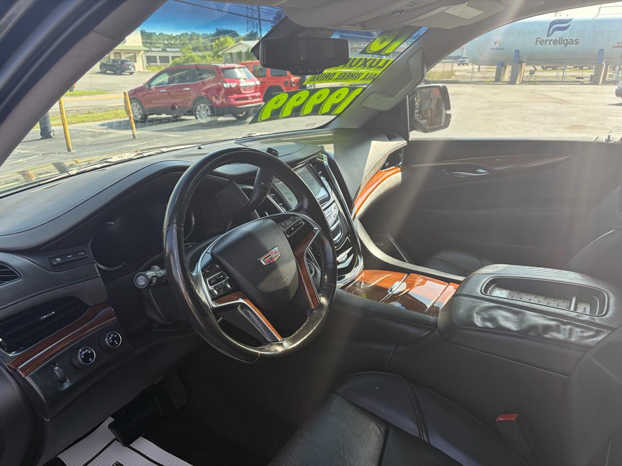 Cadillac Escalade ESV Luxury 4WD 2016