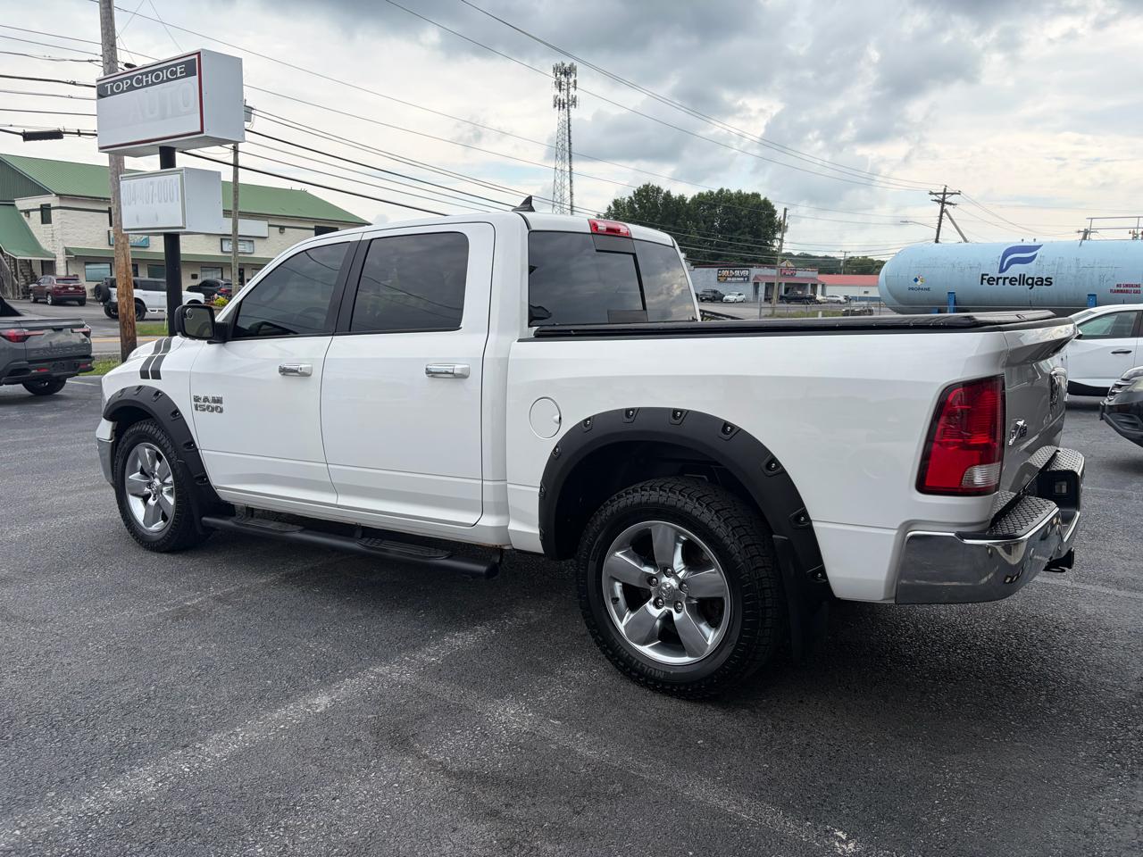 RAM 1500 SLT Crew Cab SWB 4WD 2017