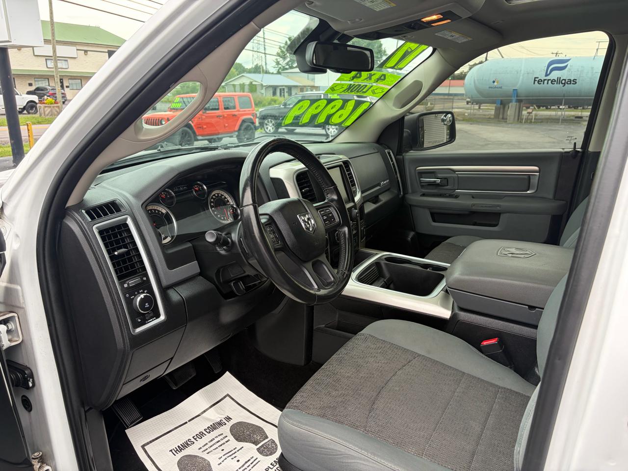 RAM 1500 SLT Crew Cab SWB 4WD 2017
