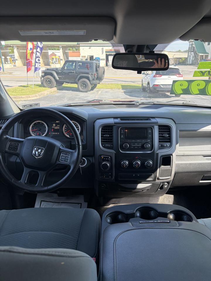 RAM 1500 Tradesman Crew Cab SWB 4WD 2016