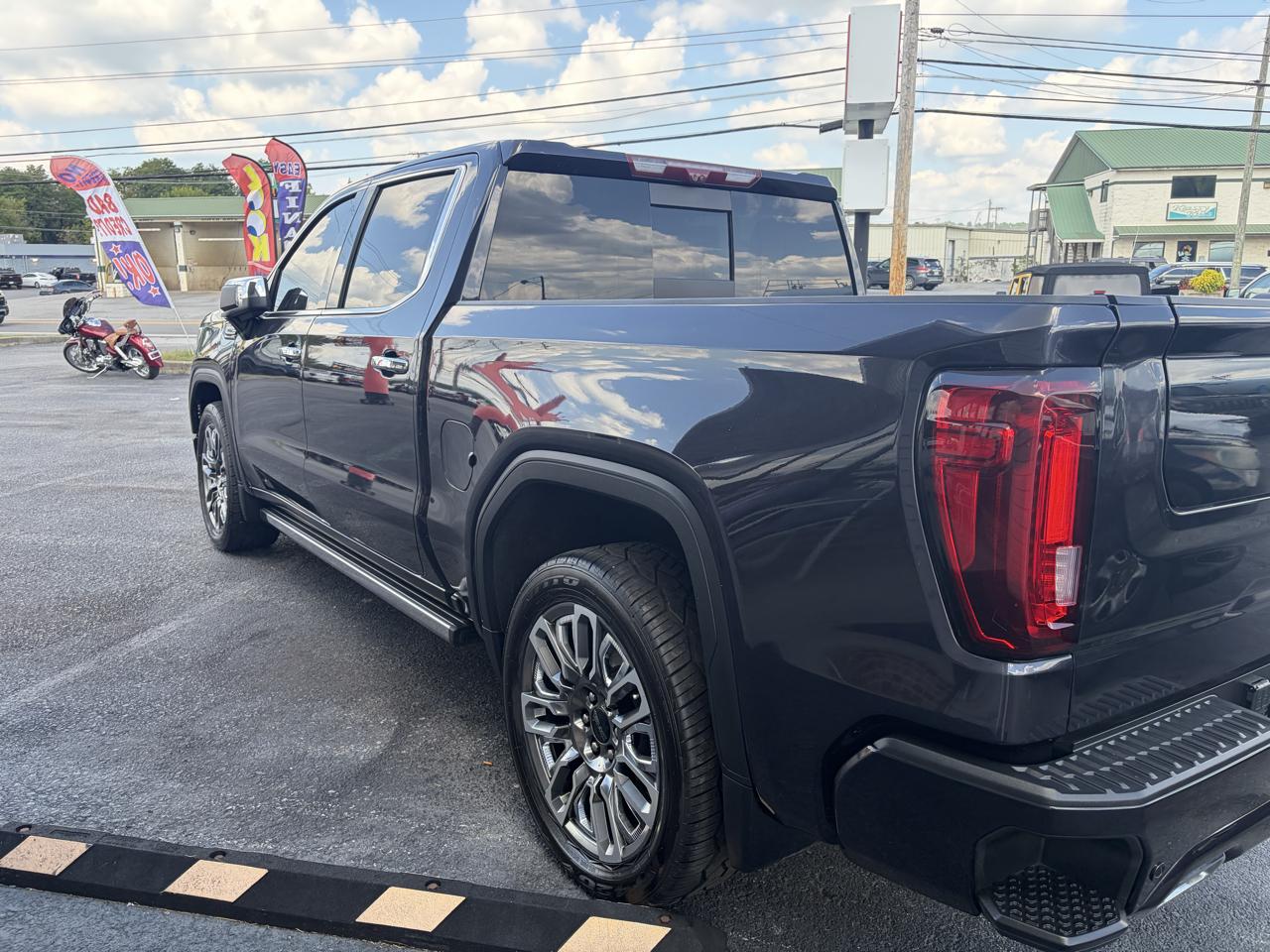 GMC Sierra 1500 Denali Ultimate Crew Cab 4WD 2023