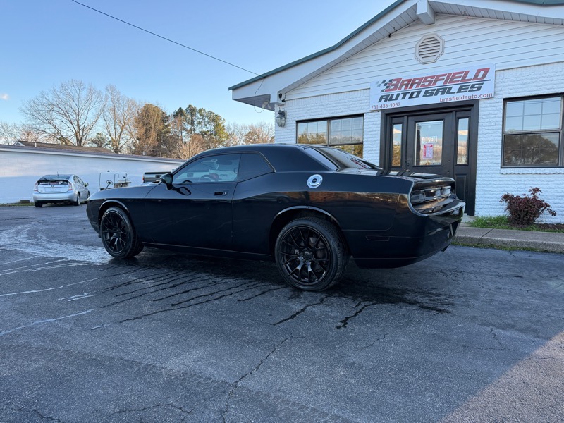 Dodge Challenger SE 2010