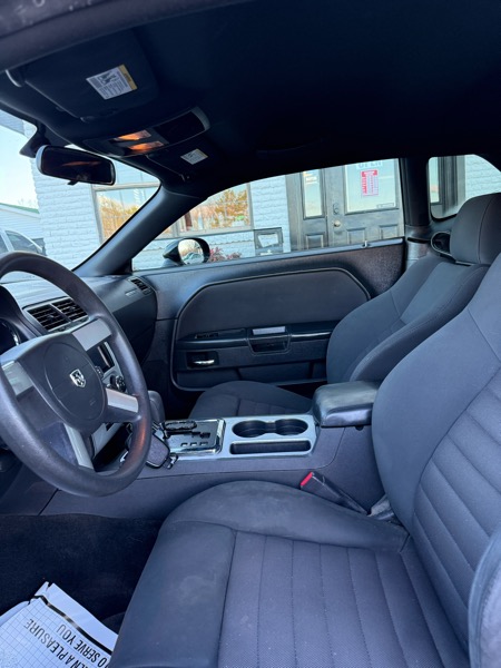 Dodge Challenger SE 2010