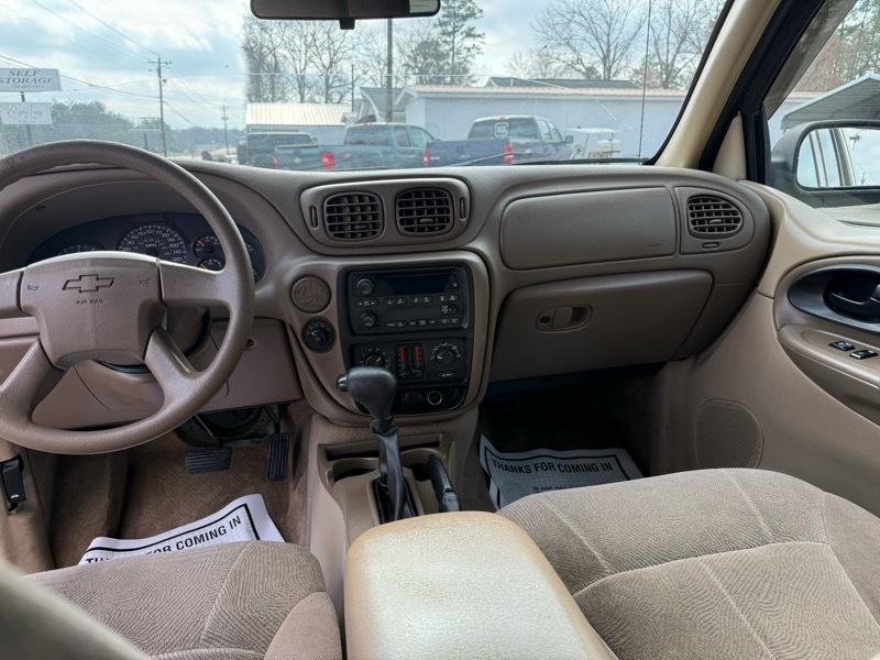 Chevrolet TrailBlazer LS 2WD 2004