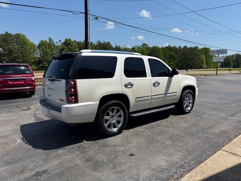 GMC Yukon Denali 2WD 2009