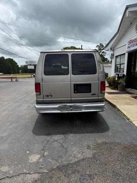 Ford Econoline E-150 XL 2003