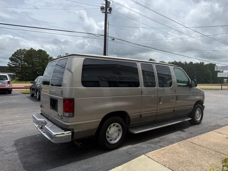 Ford Econoline E-150 XL 2003
