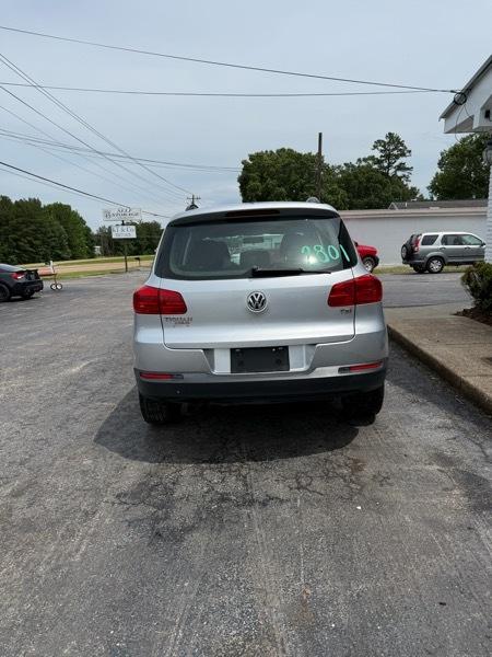 Volkswagen Tiguan S 2017