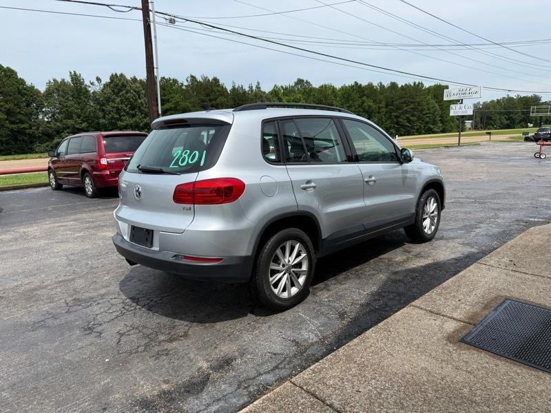 Volkswagen Tiguan S 2017