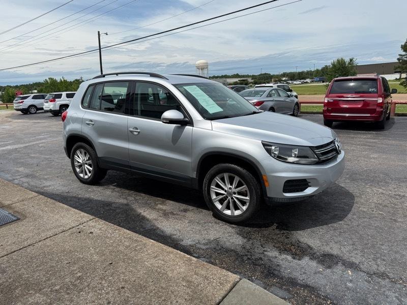 Volkswagen Tiguan S 2017