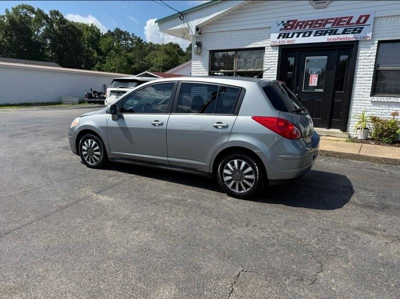 Nissan Versa 1.8 SL Hatchback 2012