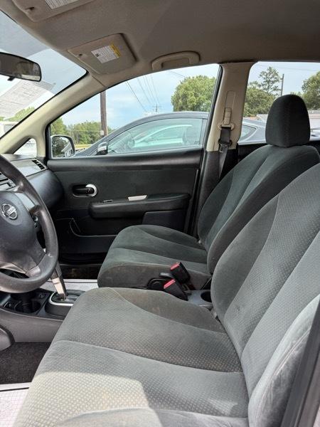 Nissan Versa 1.8 SL Hatchback 2012