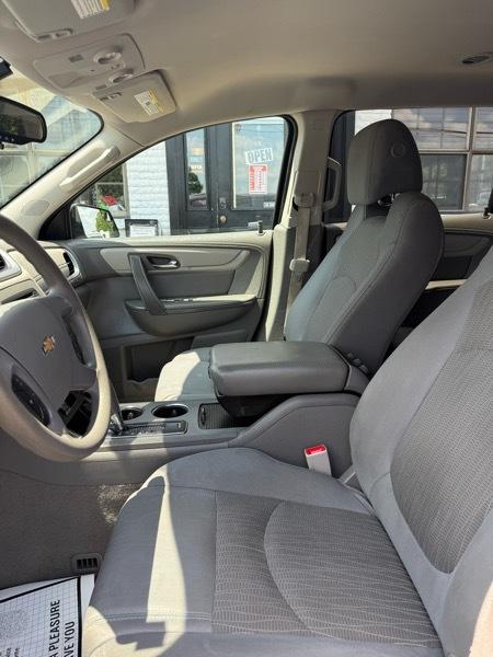 Chevrolet Traverse LS FWD w/PDC 2014