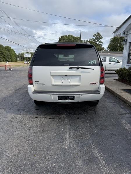 GMC Yukon Denali 2WD 2009