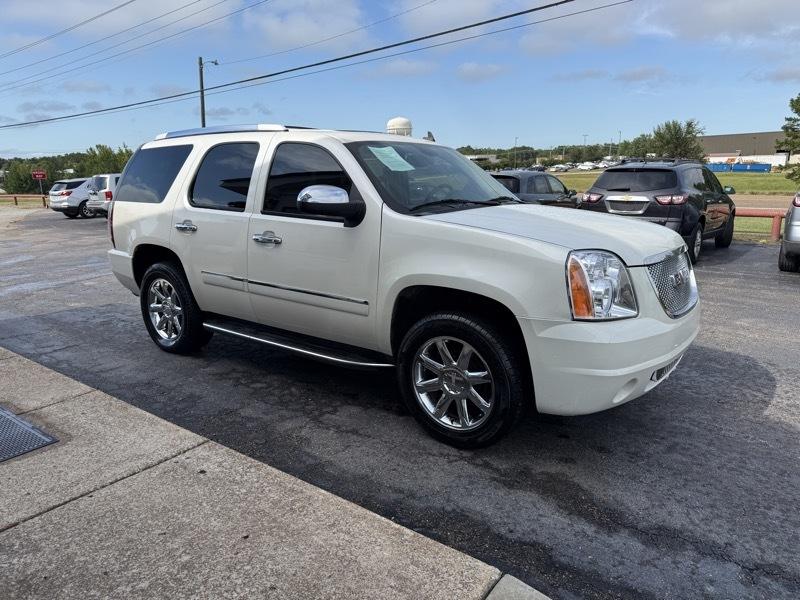 GMC Yukon Denali 2WD 2009