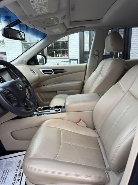Nissan Pathfinder Platinum 4WD 2016