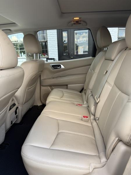 Nissan Pathfinder Platinum 4WD 2016