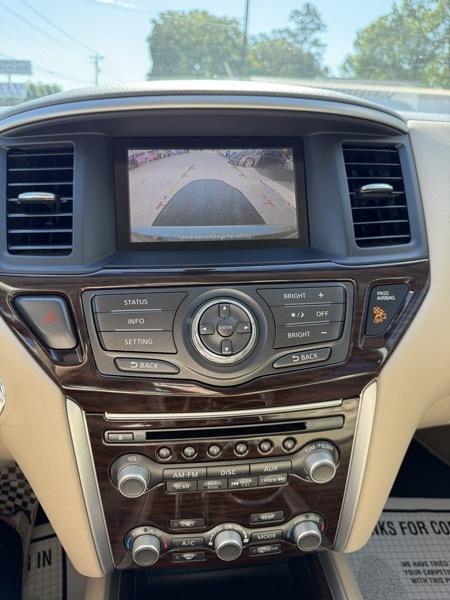 Nissan Pathfinder SL 2WD 2014