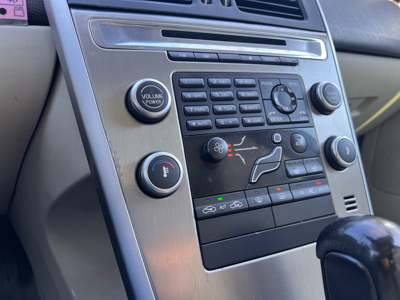 Volvo XC60 AWD 4dr 3.2L 2011