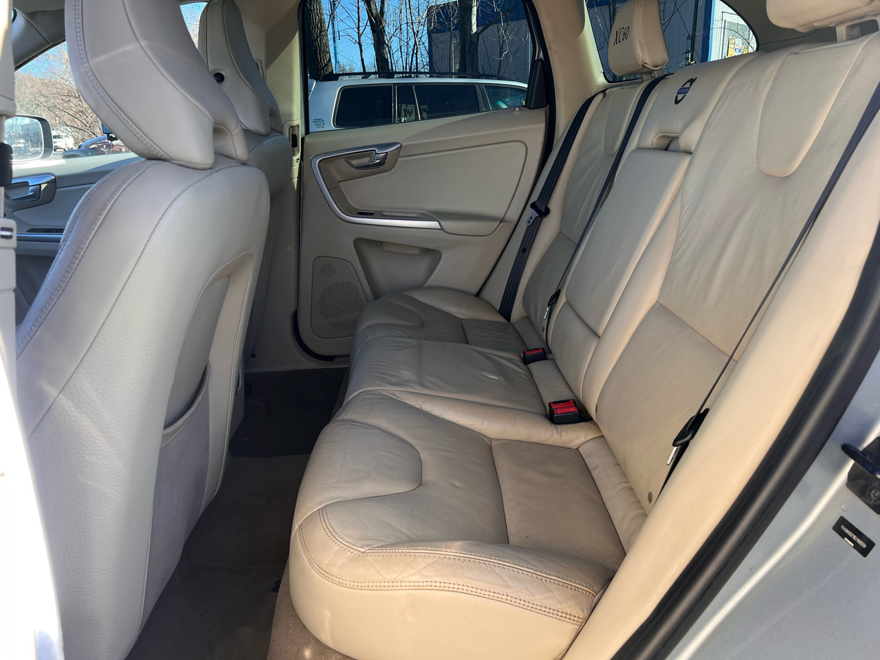 Volvo XC60 AWD 4dr 3.2L 2011