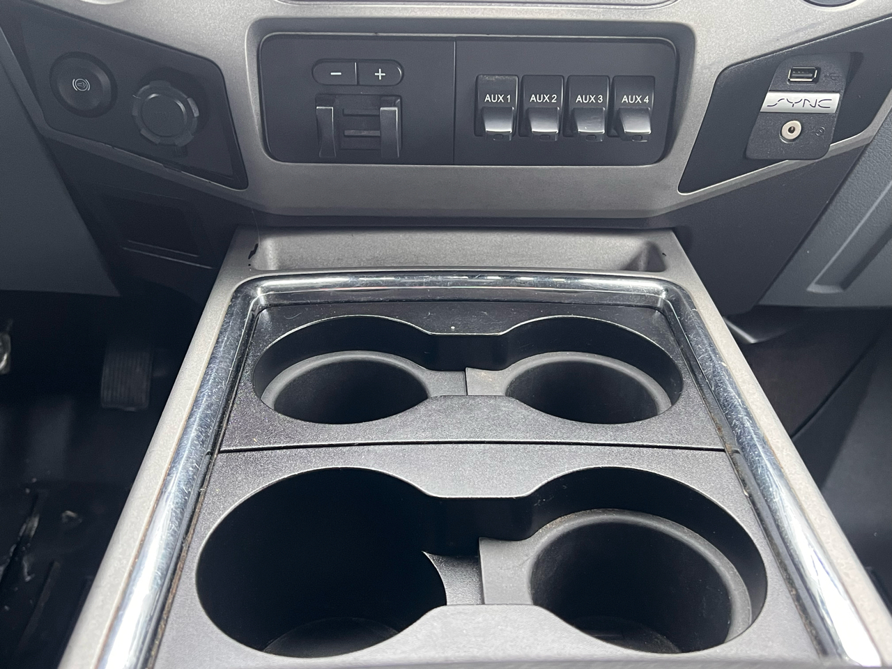 Ford Super Duty F-350 SRW 4WD Crew Cab 156" XLT 2015