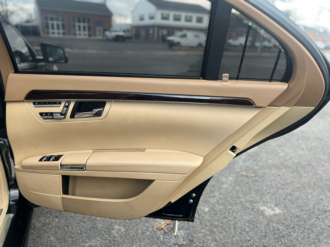 Mercedes-Benz S-Class 4dr Sdn S 550 4MATIC 2013