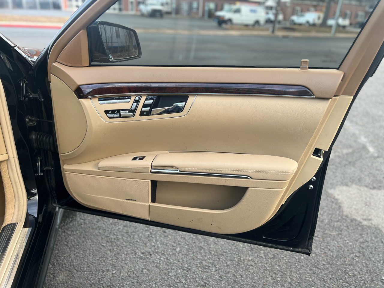 Mercedes-Benz S-Class 4dr Sdn S 550 4MATIC 2013