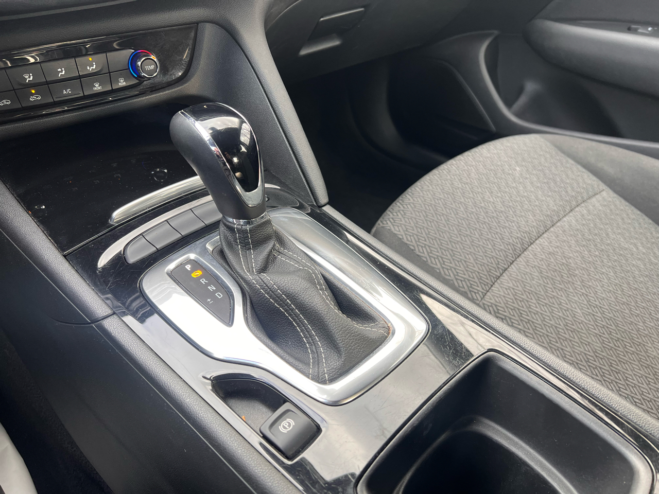 Buick Regal Sportback 4dr Sdn Preferred FWD 2018