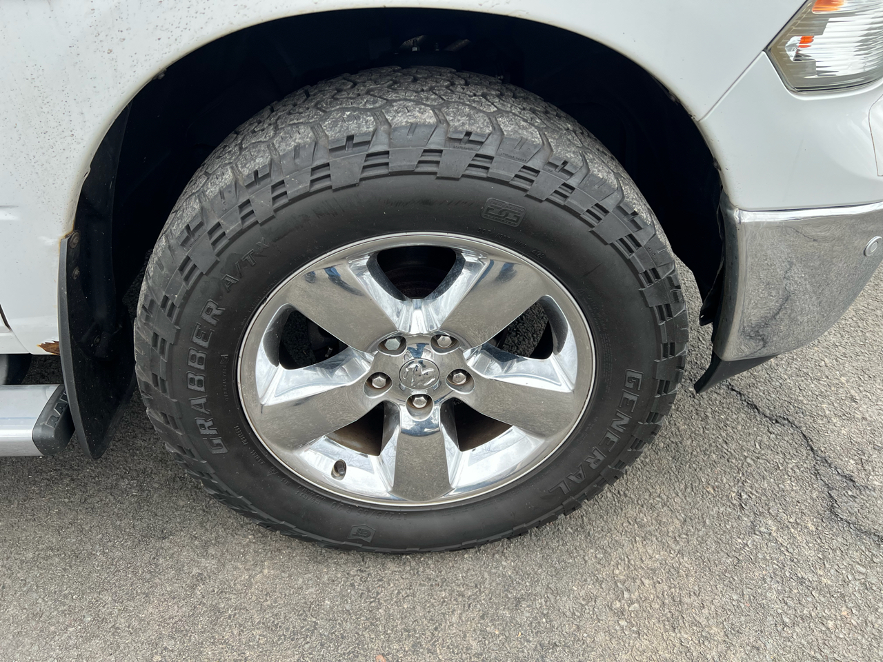 RAM 1500 4WD Quad Cab 140.5" SLT 2014