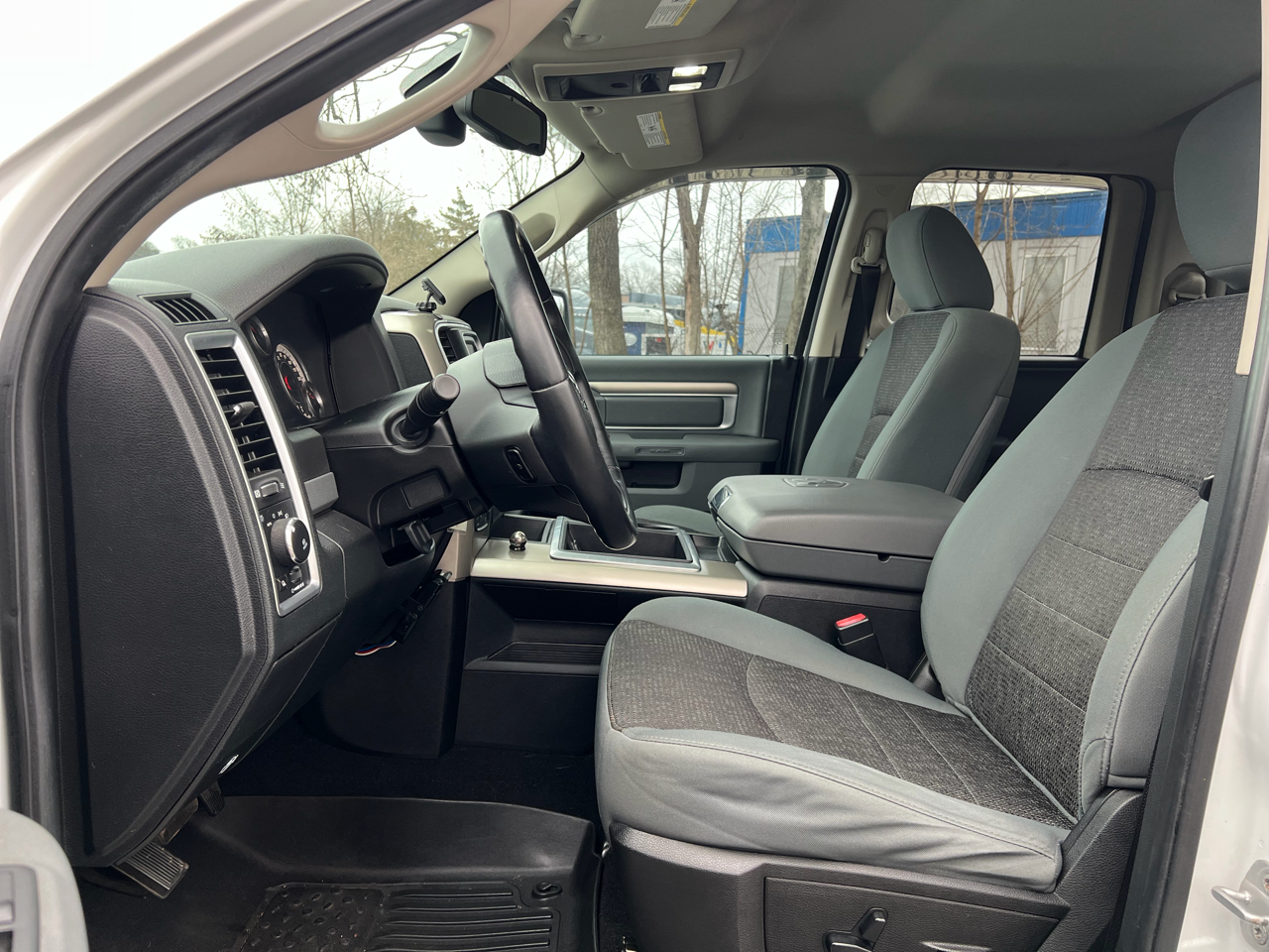 RAM 1500 4WD Quad Cab 140.5" SLT 2014