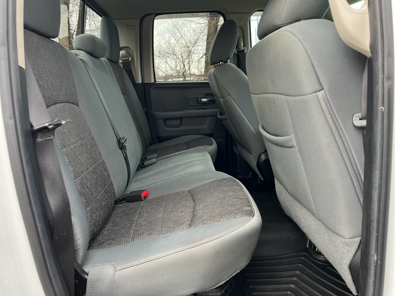 RAM 1500 4WD Quad Cab 140.5" SLT 2014