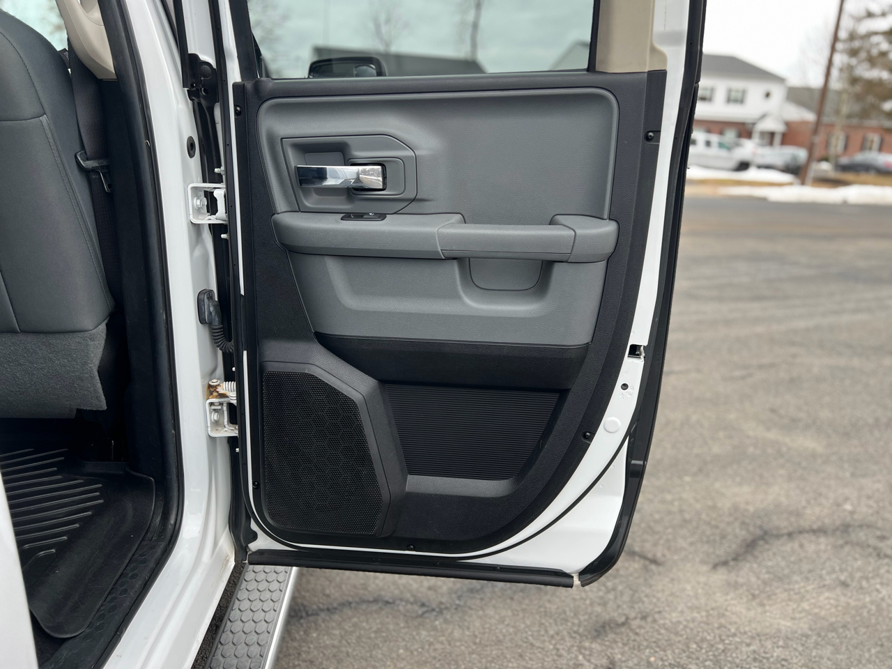 RAM 1500 4WD Quad Cab 140.5" SLT 2014