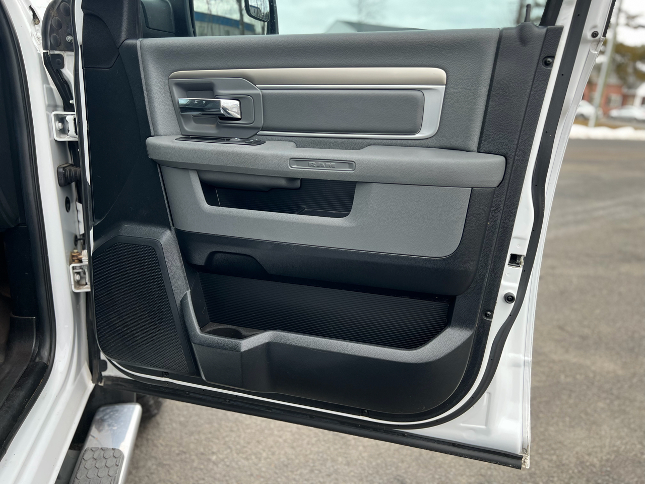 RAM 1500 4WD Quad Cab 140.5" SLT 2014