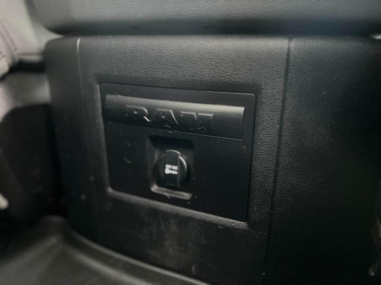 RAM 1500 4WD Quad Cab 140.5" SLT 2014