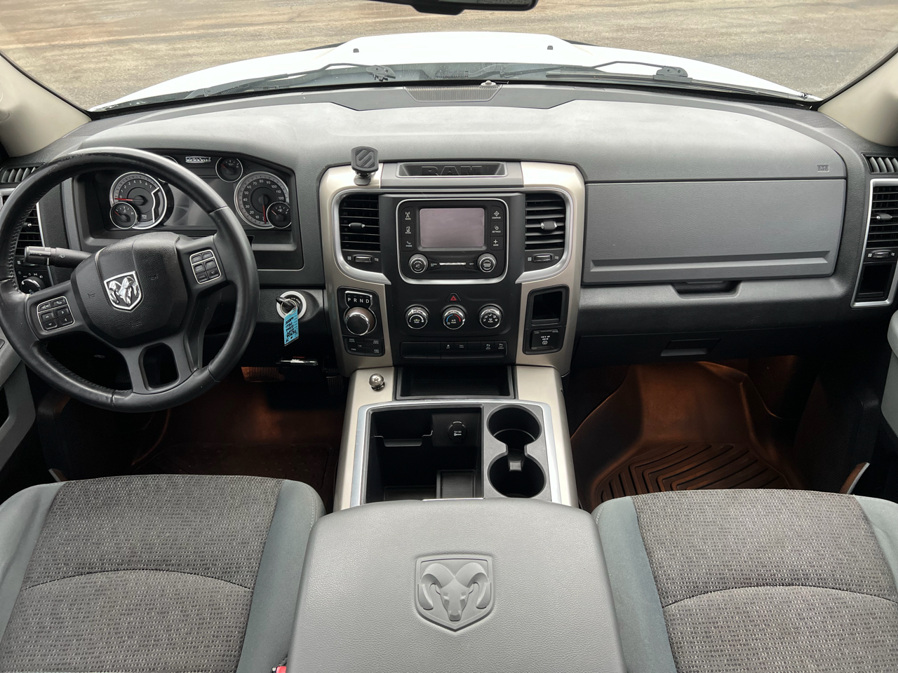 RAM 1500 4WD Quad Cab 140.5" SLT 2014