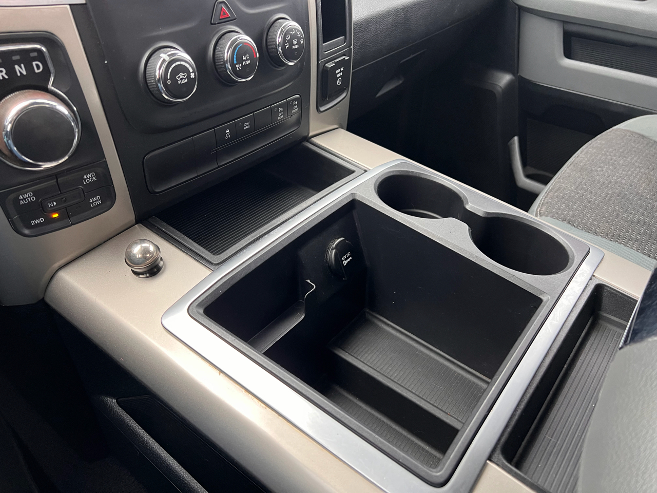 RAM 1500 4WD Quad Cab 140.5" SLT 2014