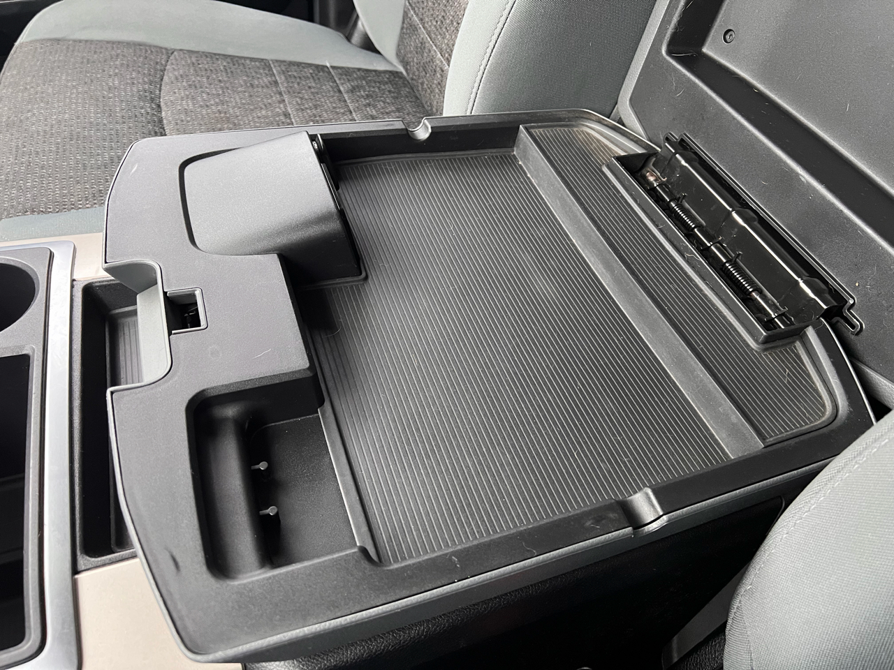 RAM 1500 4WD Quad Cab 140.5" SLT 2014