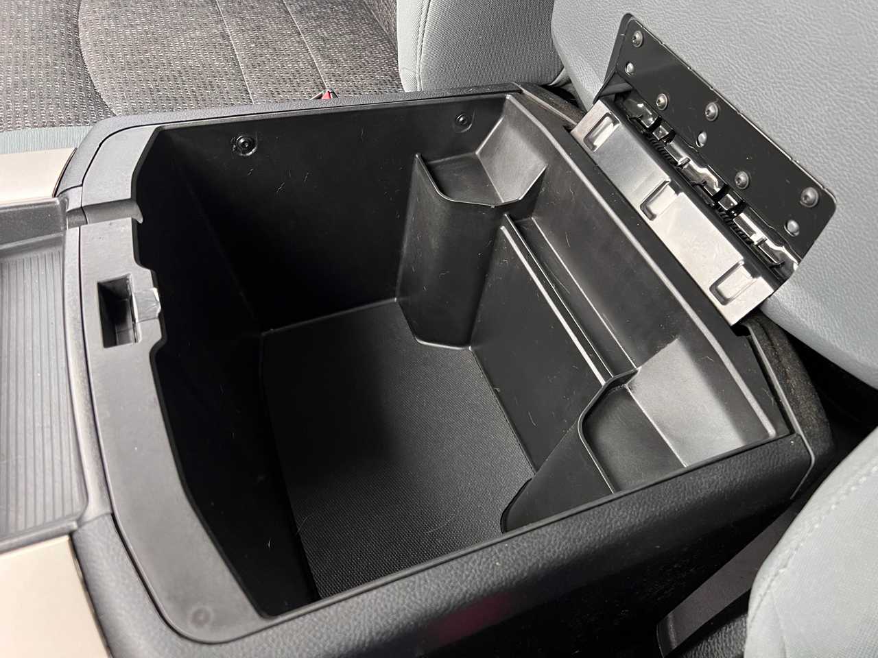 RAM 1500 4WD Quad Cab 140.5" SLT 2014