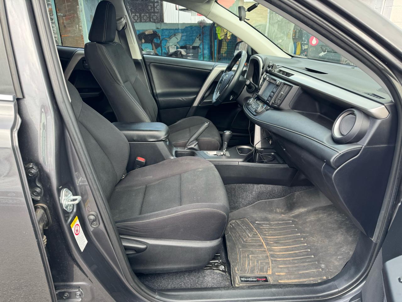 2016 Toyota RAV4 XLE - Photo 10