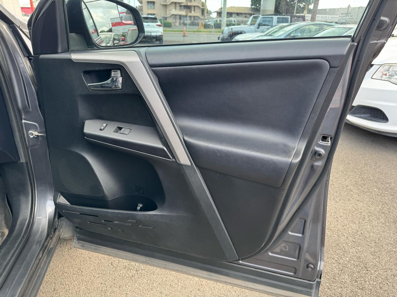 2016 Toyota RAV4 XLE - Photo 11