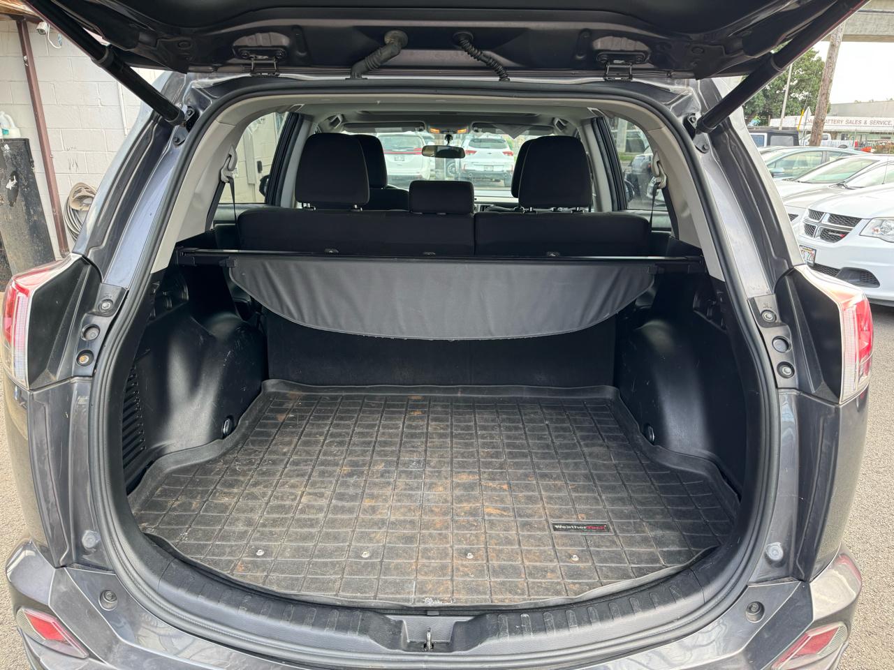 2016 Toyota RAV4 XLE - Photo 14