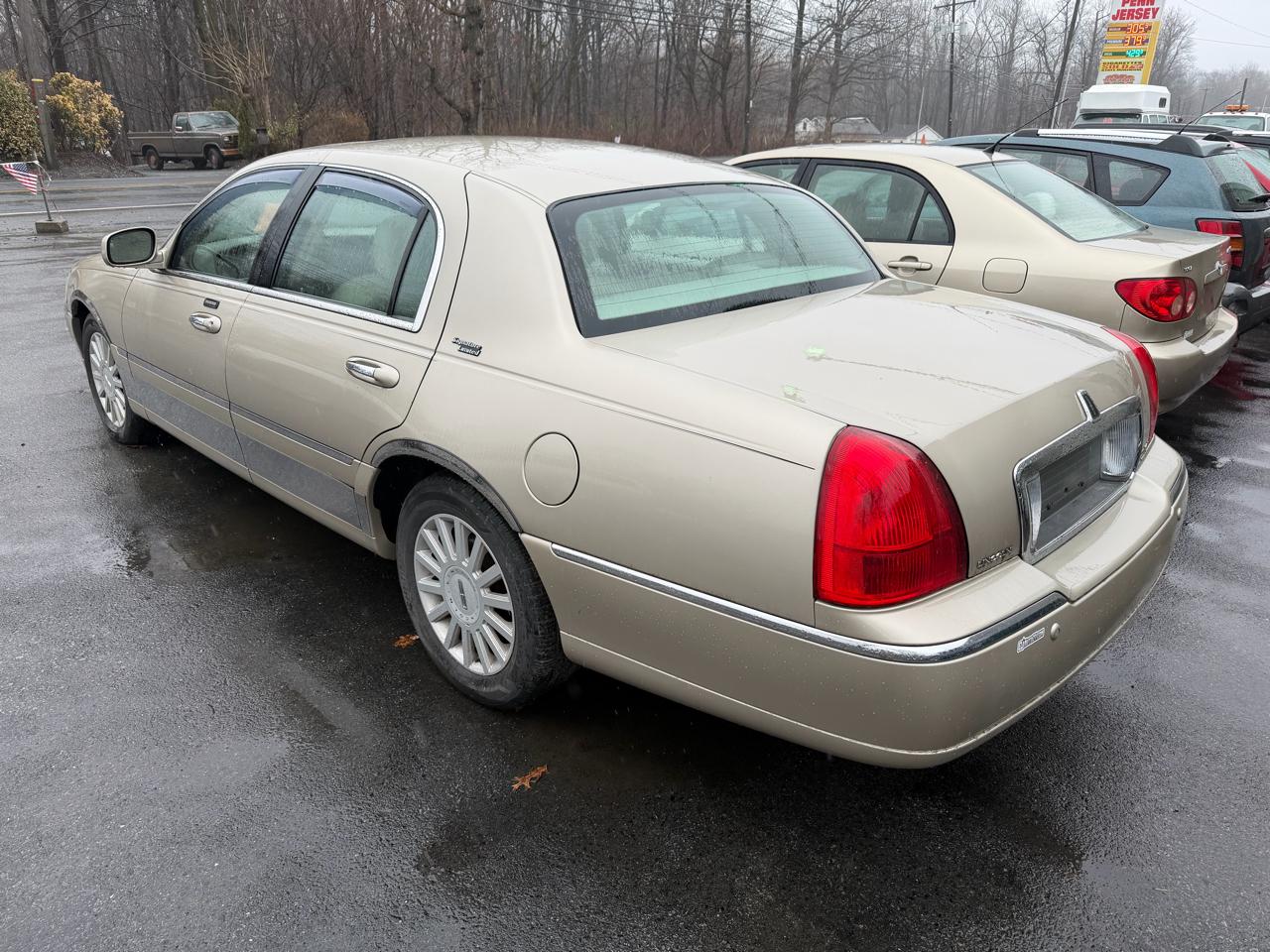 Lincoln Town Car 4dr Sdn Signature Limited 2005