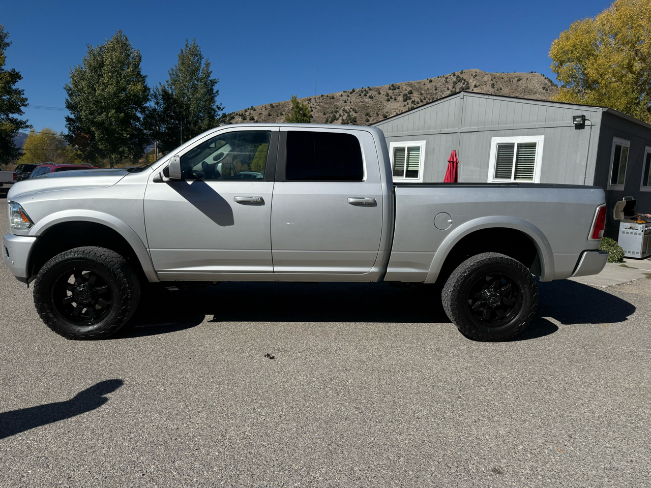 2017 Ram 2500 Laramie photo 2